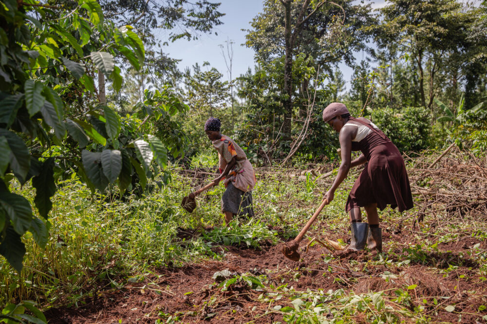 Assinah from Uganda spreads the message of contraception - Rutgers ...